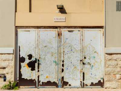 Gilberto Giovagnoli � invece l�autore della decorazione di Porta San Marino, anch�essa completamente rovinata
